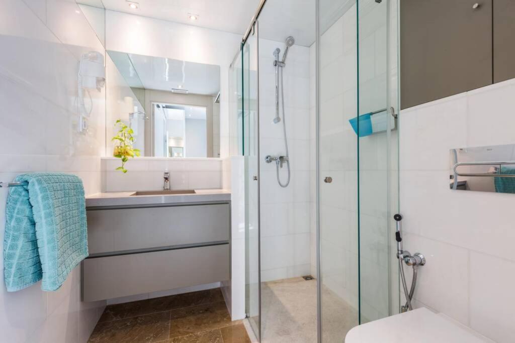 Kronos On The Beach Suite 4 Барселона Екстериор снимка