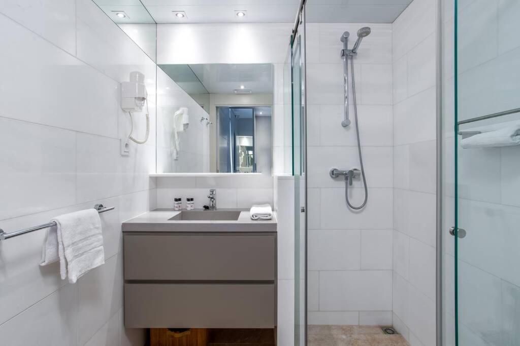 Kronos On The Beach Suite 4 Барселона Екстериор снимка